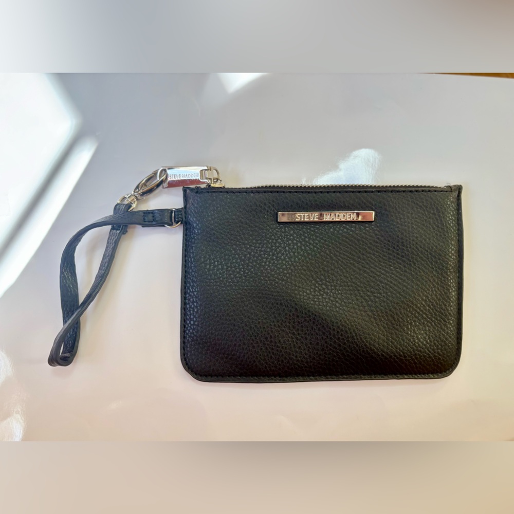 Steve Madden Black Wristlet Wallet – Zip Around – Removable Strap